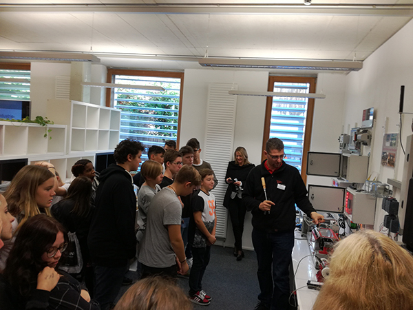 Schülerinnen und Schüler lernen die Welt der Instandhaltung kennen